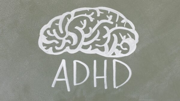 ADHD-coaching op school - Getekend brein met ADHD letters eronder