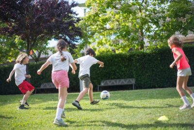 Naschoolse activiteiten - spelende kinderen